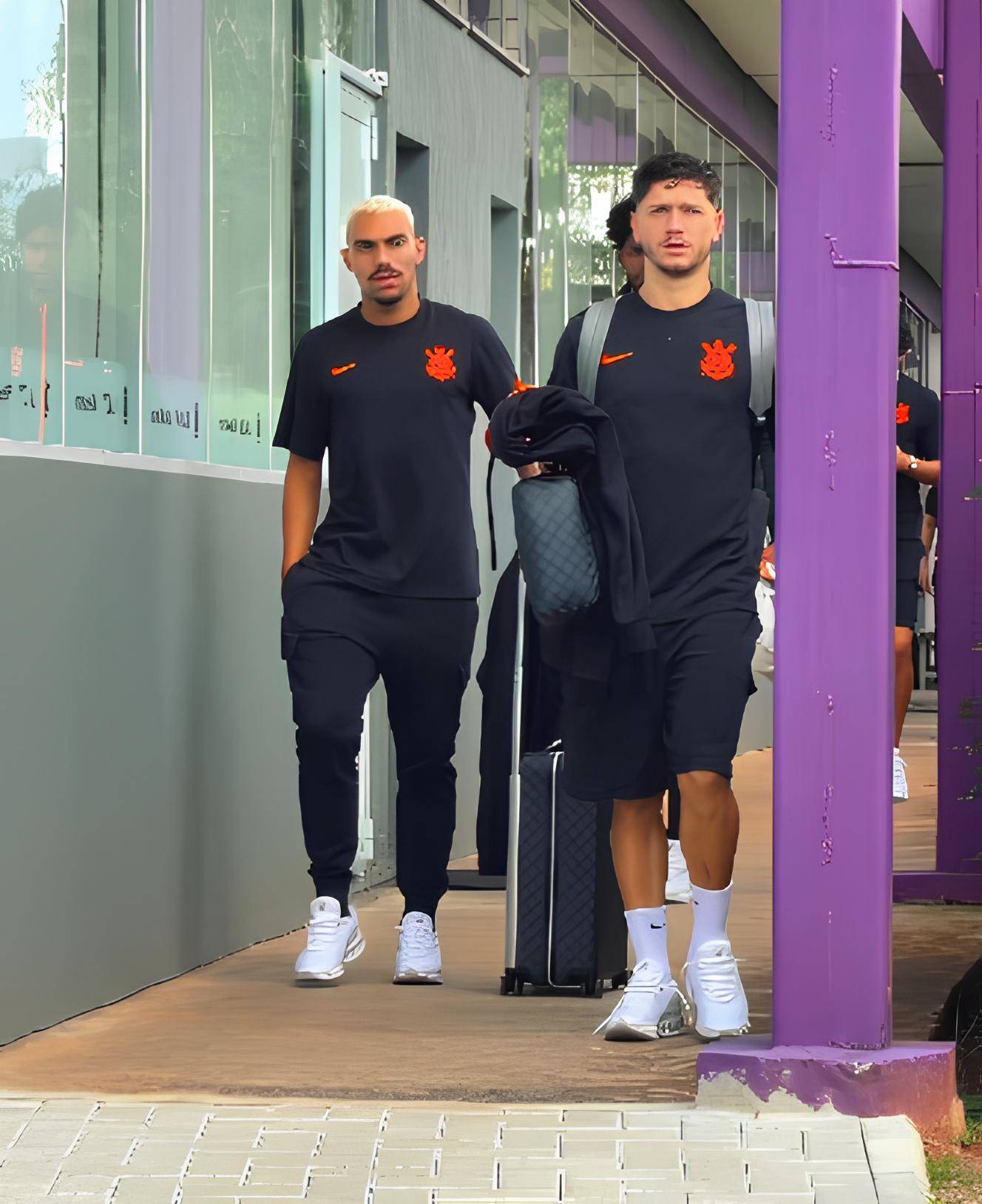 Matheuzinho e Garro antes do embarque para Brasilia - Foto: Rodrigo Coca/Ag�ncia Corinthians